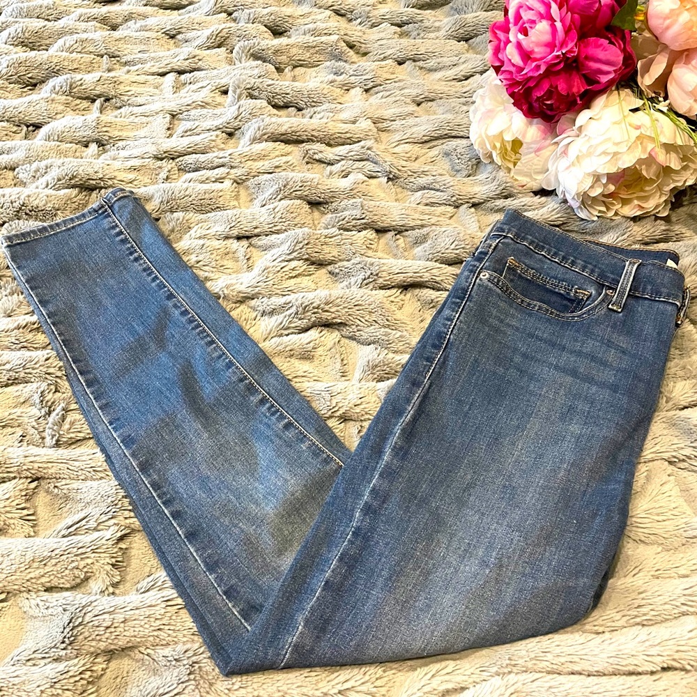 Levi’s Slimming Skinny Jeans